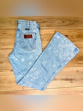 Wrangler Retro Bailey High Rise Flare Jeans 28x34 Light Wash Paisley Bandana